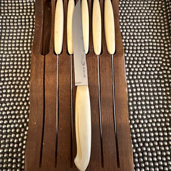 Vintage MCM set 6 Camillus Steak Knives made in America cream handle wood Case - Picture 6 of 6